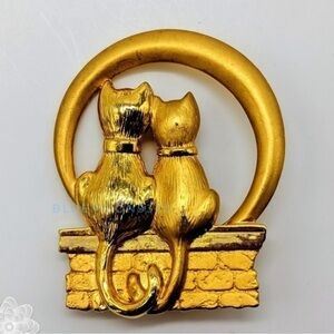 JJ Vintage Gold Tone Cats Pin Brooch EVC